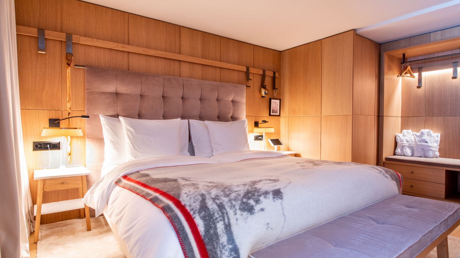 Luxury-ski-hotel-zermatt-hotel-schweizerhof-oxford-ski-double-room (6).jpg