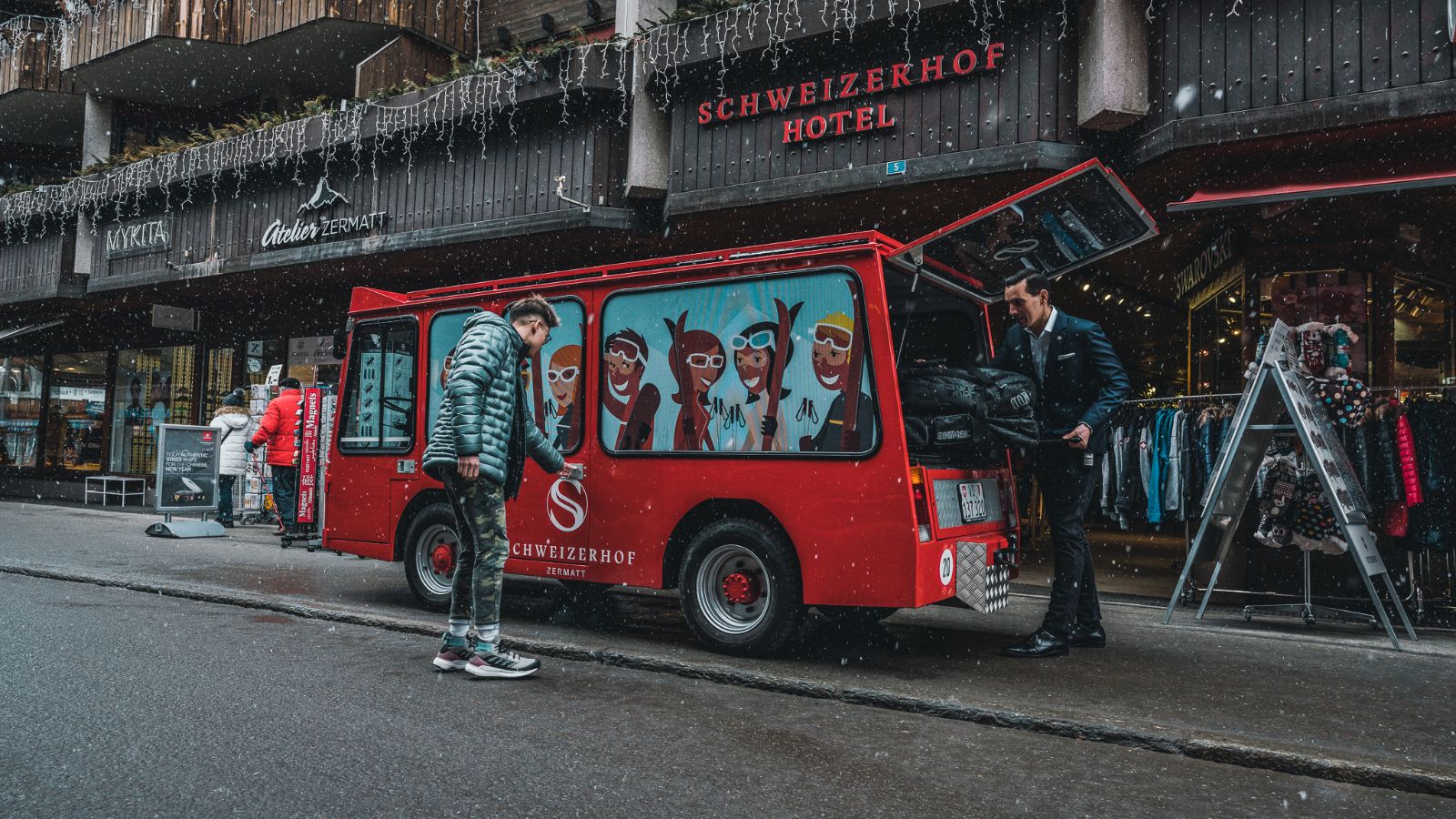 Luxury-ski-hotel-zermatt-hotel-schweizerhof-oxford-ski-exterior (3).jpg