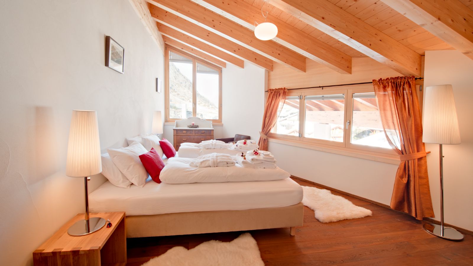 Luxury-ski-chalet-zermatt-chalet-zeus-bed.jpg