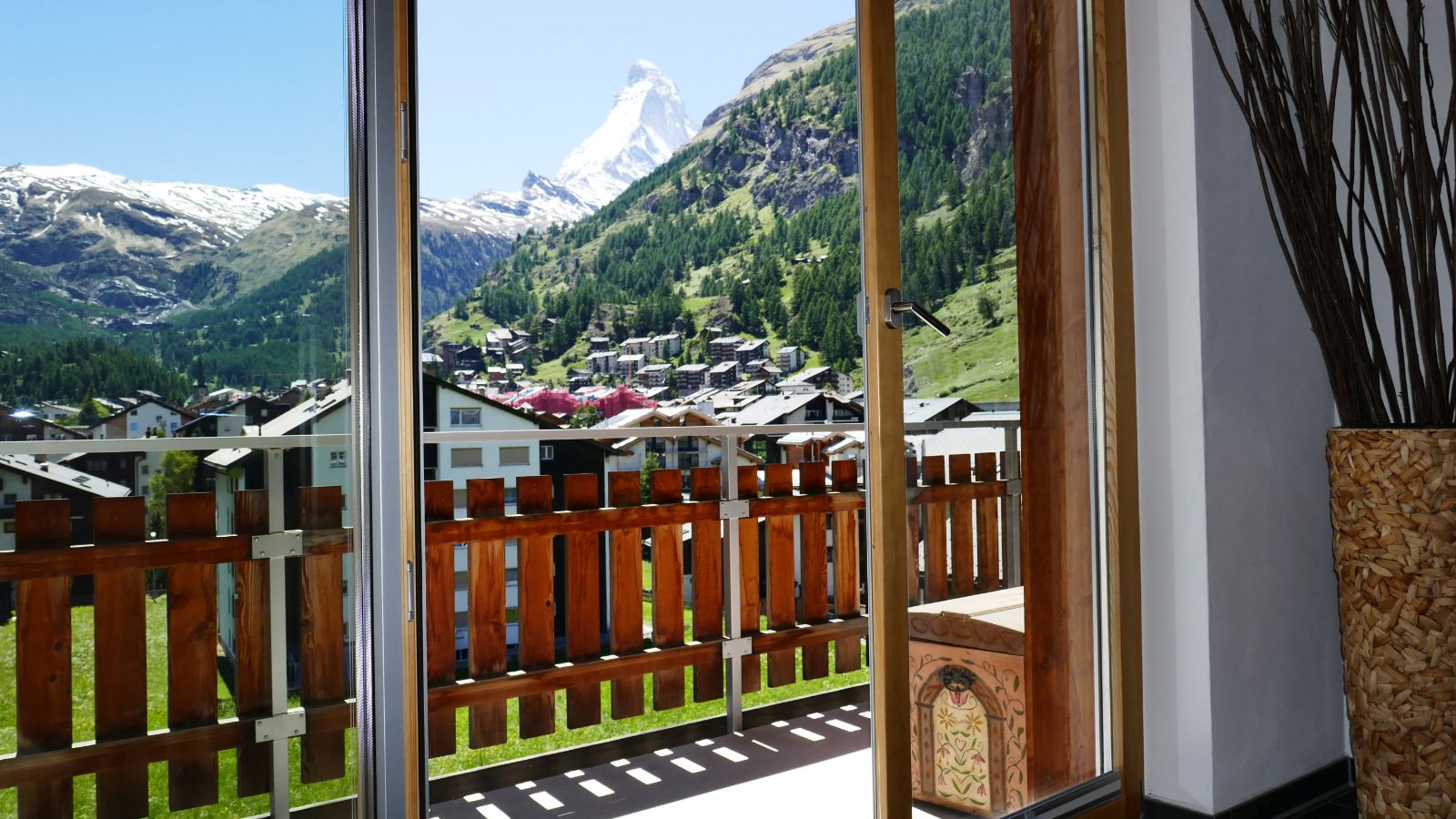 Luxury-ski-chalet-zermatt-chalet-zora-oxford-ski-view (2).jpg