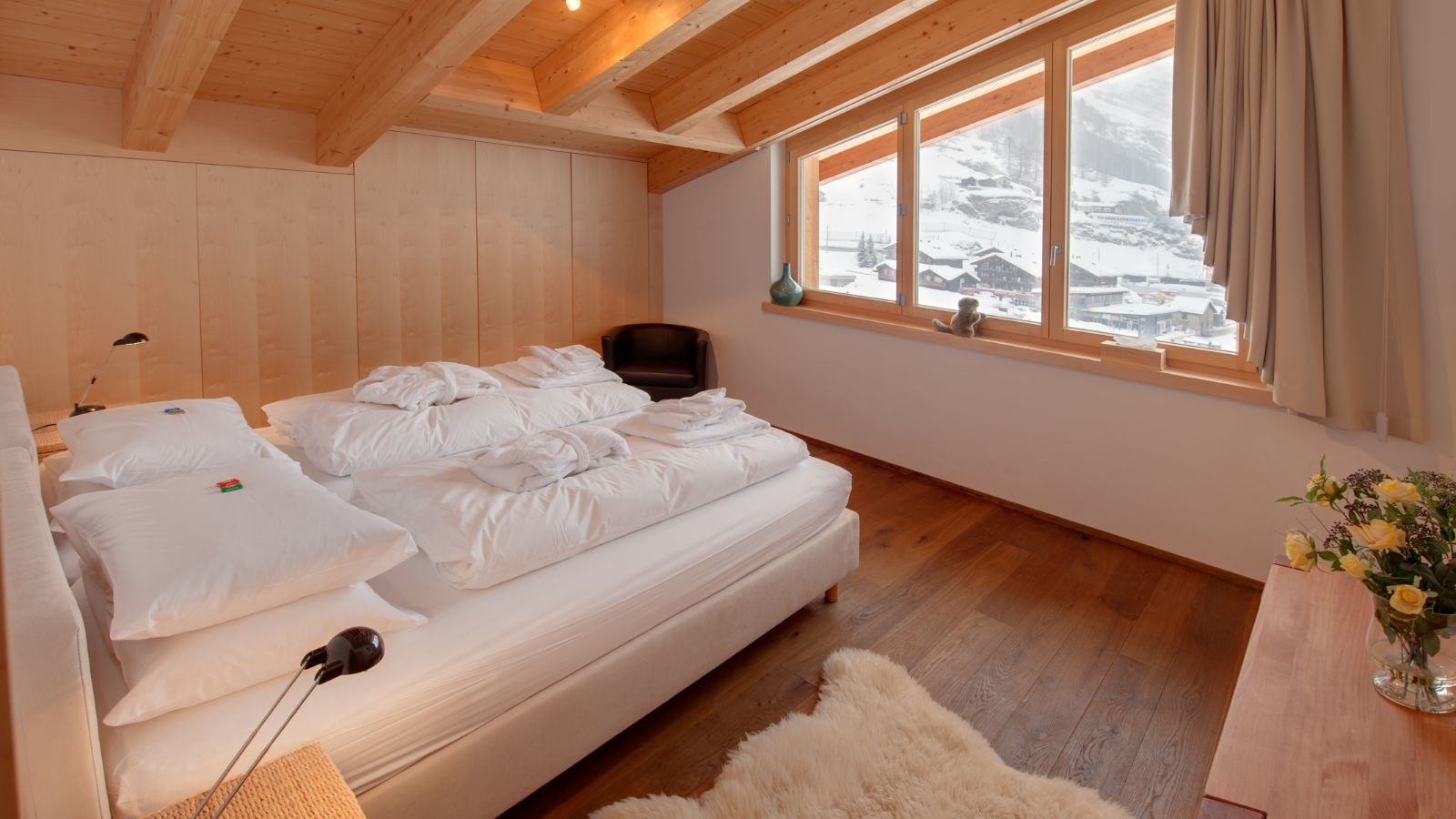 Luxury-ski-chalet-zermatt-chalet-zora-oxford-ski -bedroom (4).jpg