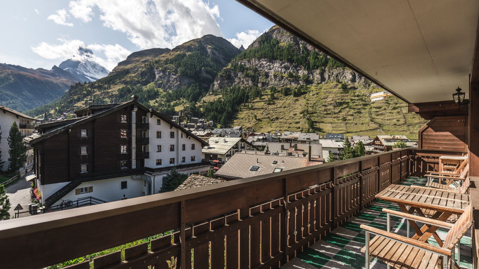 Luxury-ski-chalet-zermatt-venus-balcony.jpg