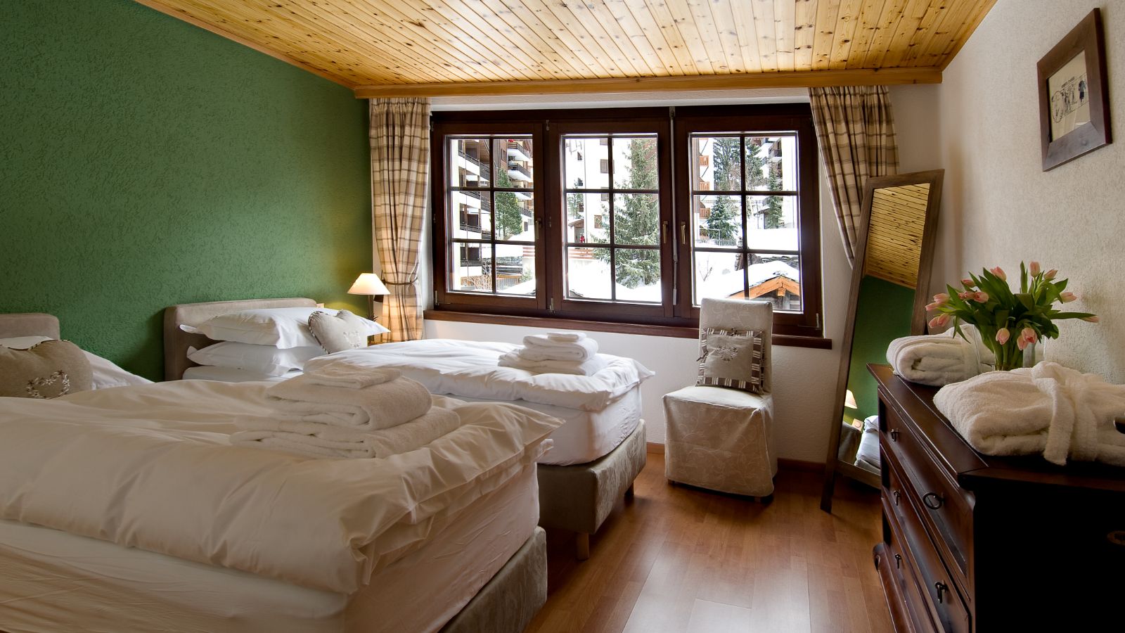 Luxury-ski-chalet-zermatt-venus-bed (4).jpg