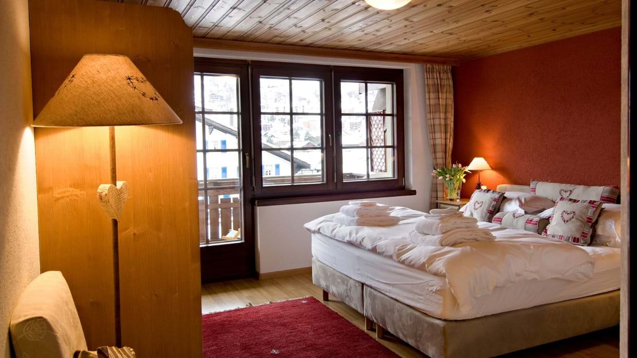 Luxury-ski-chalet-zermatt-venus-bed.jpg
