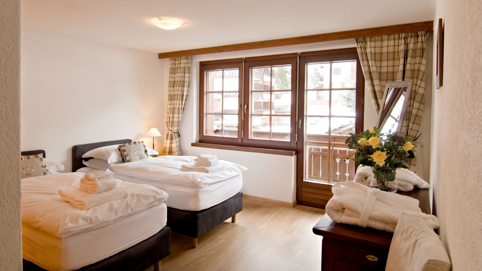 Luxury-ski-chalet-zermatt-venus-bedroom (1).jpg