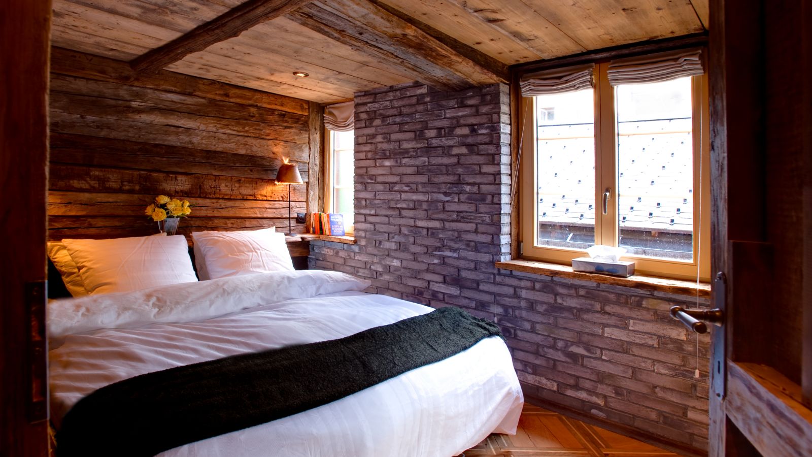 Luxury-ski-chalet-zermatt-chalet-heidi-oxford-bedroom.jpg