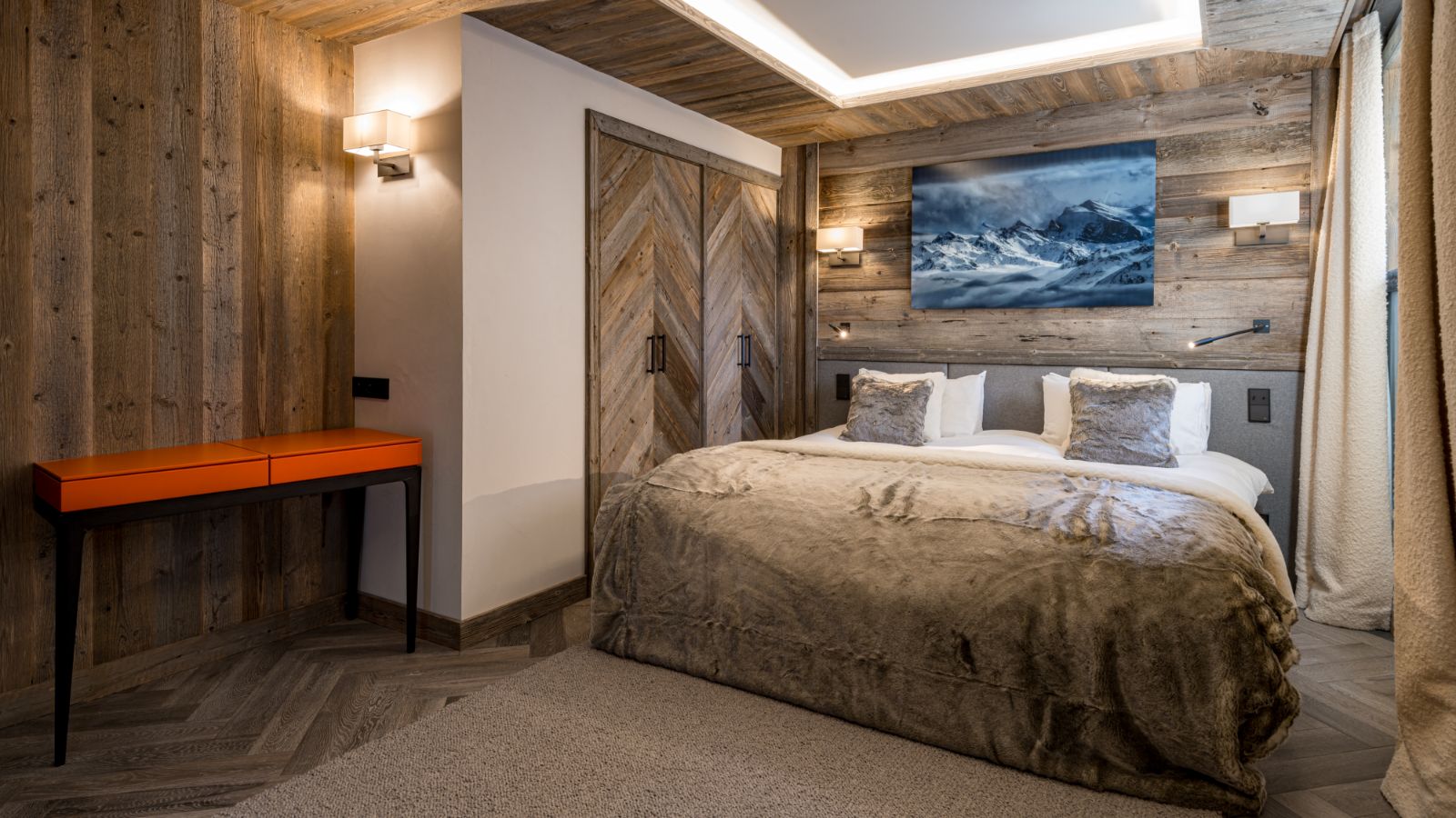 Luxury-ski-chalet-meribel-chalet-lours-rouge-oxford-ski-bedroom.jpg