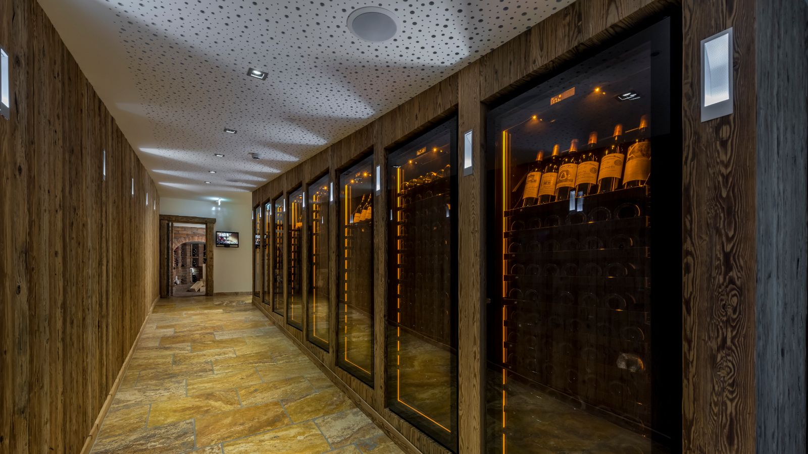 Luxury-ski-hotel-st anton-hotel- tannenhof-oxford-ski-wine.jpg