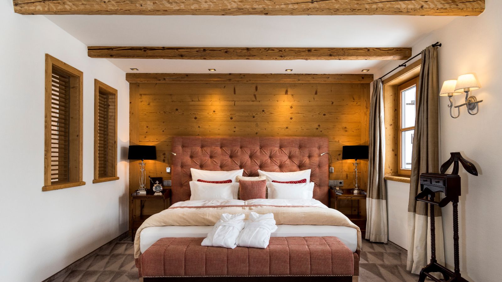 Luxury-ski-hotel-st anton-hotel- tannenhof-oxford-ski-bedroom (2).jpg