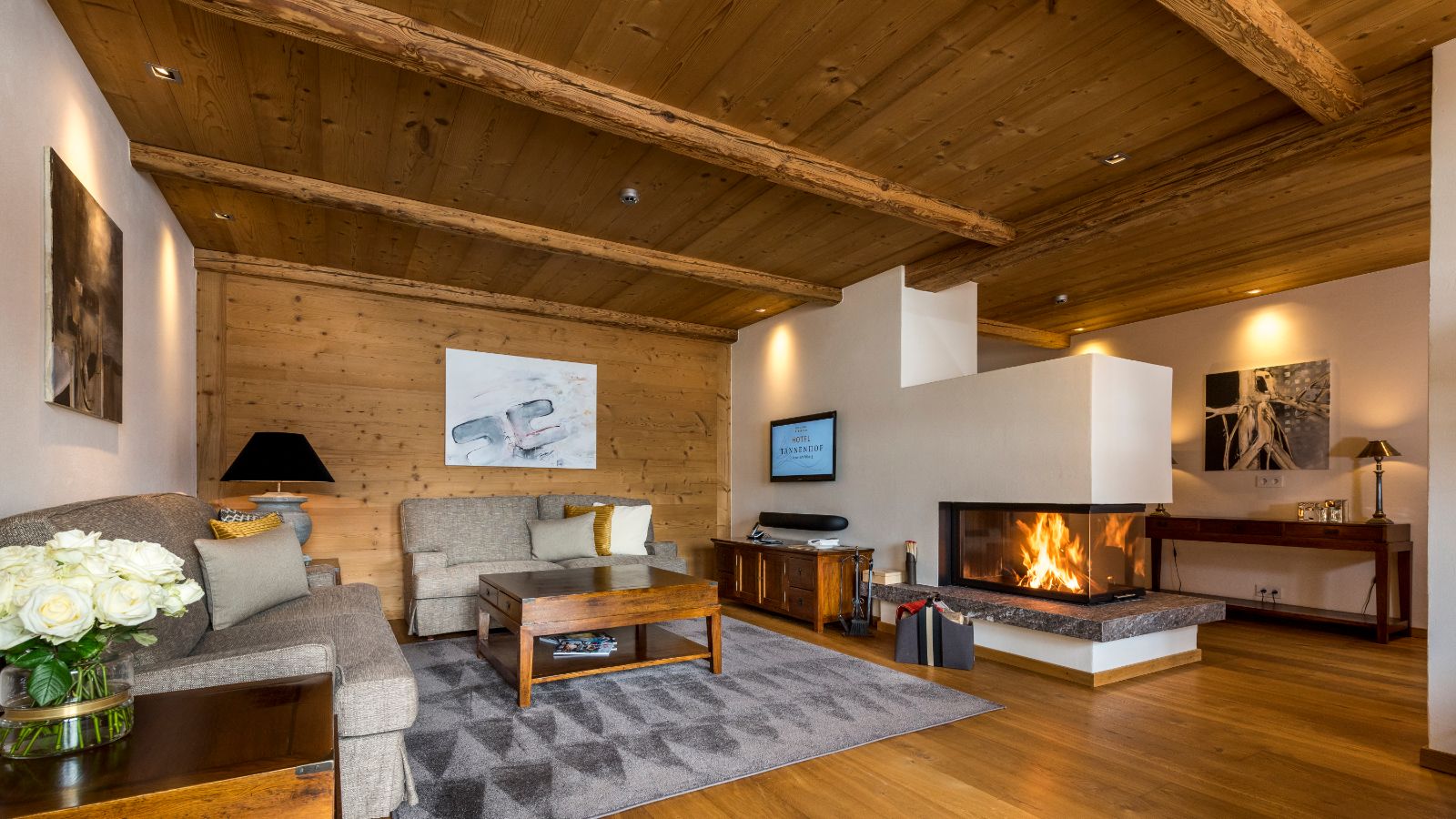 Luxury-ski-hotel-st anton-hotel- tannenhof-oxford-ski-suite (1).jpg