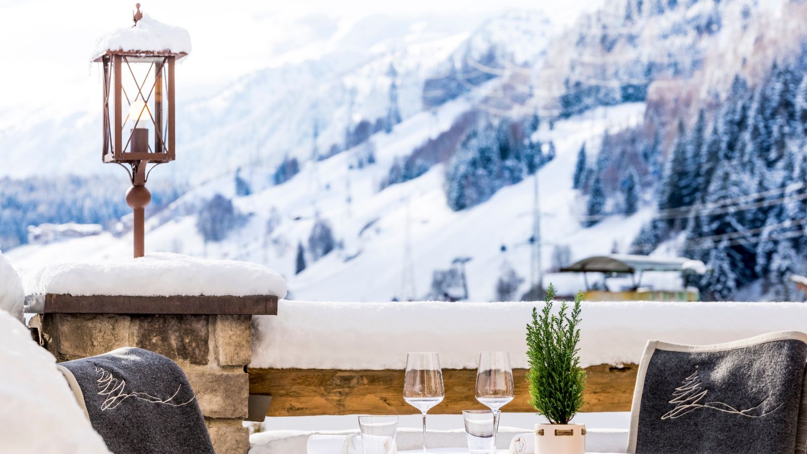 Luxury-ski-hotel-st anton-hotel- tannenhof-oxford-ski-view.jpg