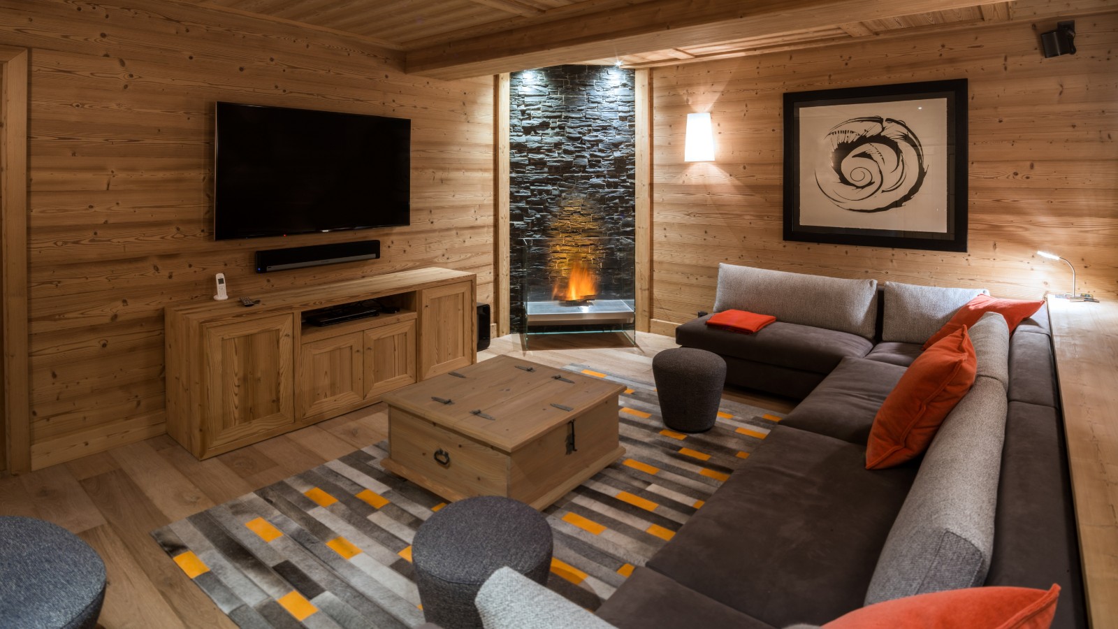 luxury_chalet_le_pousse_caillou_meribel_oxford_ski_cinema_room.jpg