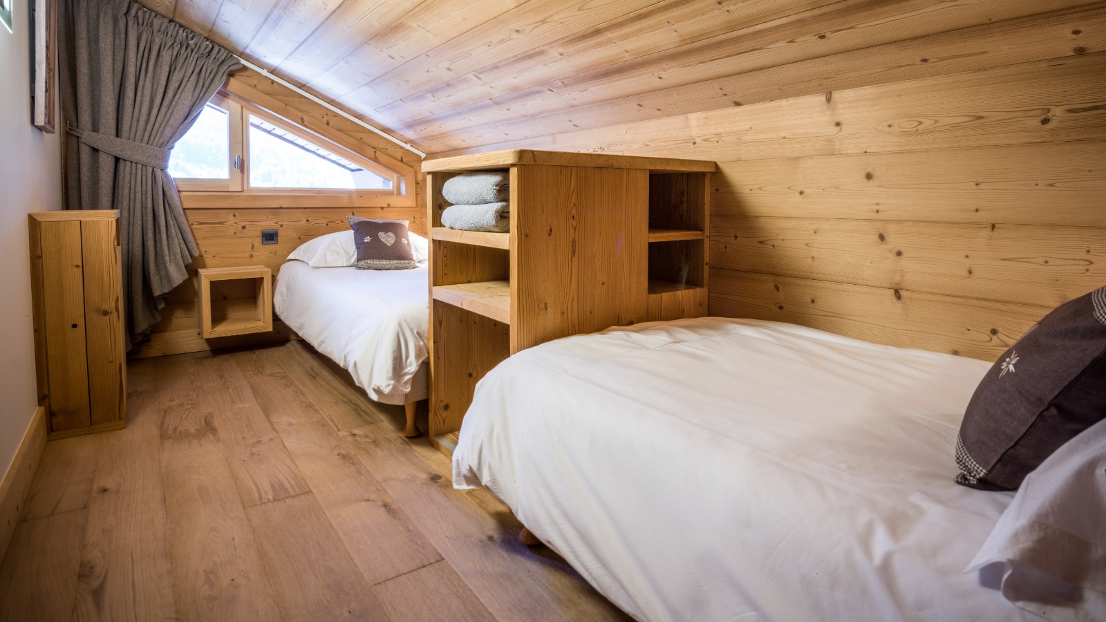 luxury_chalet_le_pousse_caillou_meribel_oxford_ski_children_room.jpg