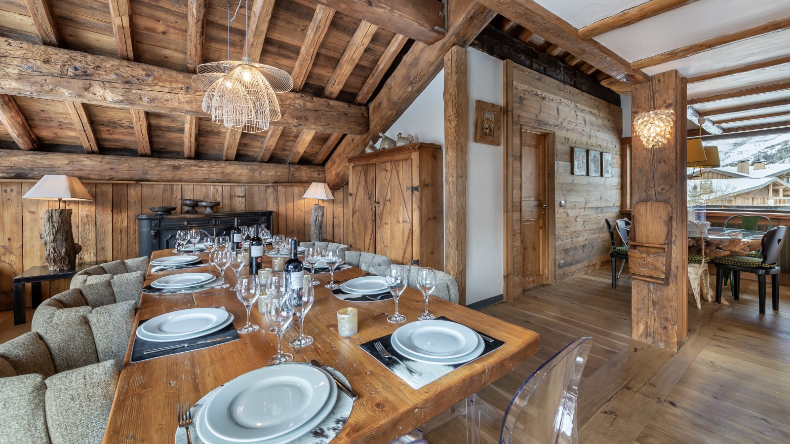 chalet_mathilda_luxury_oxford_ski_val_d'isere_dining_room.jpg
