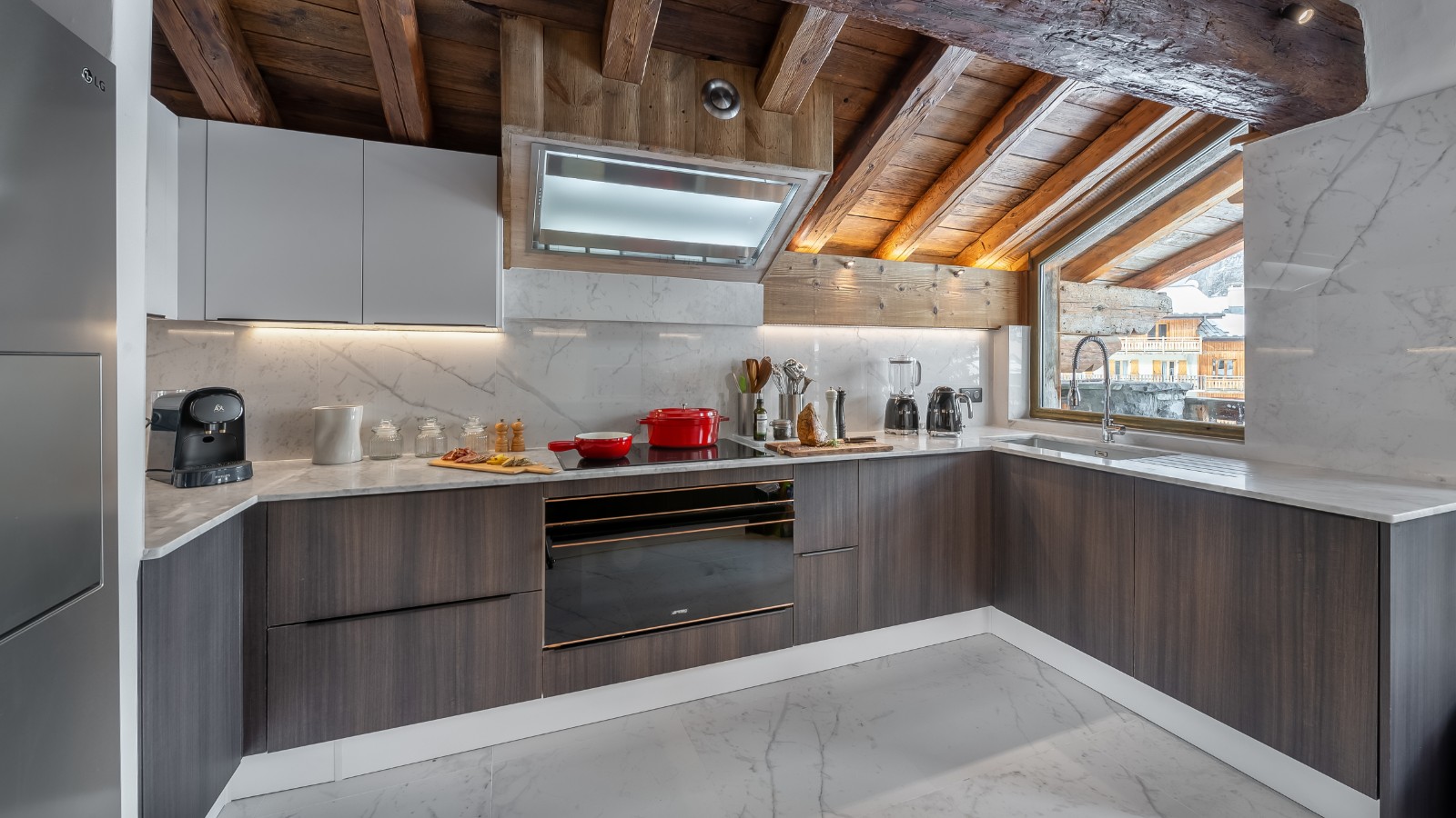 Chalet Mathilda- Location chalets Covarel - Val d'Isère Alpes - France – Cuisine.jpg