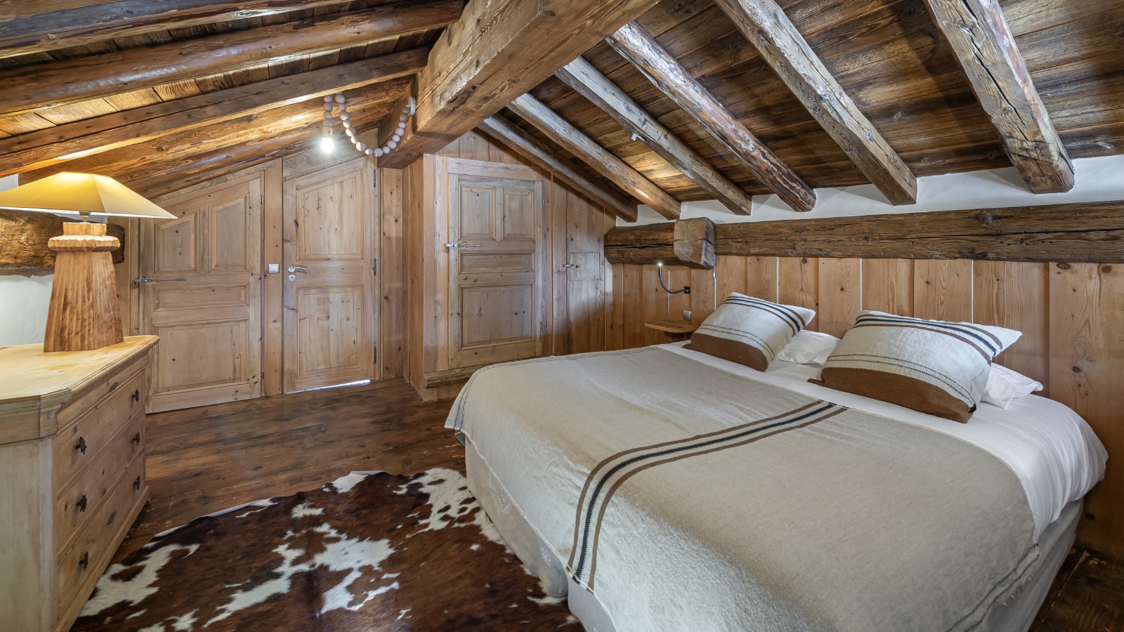 chalet_mathilda_luxury_oxford_ski_val_d'isere_bedroom3.jpg