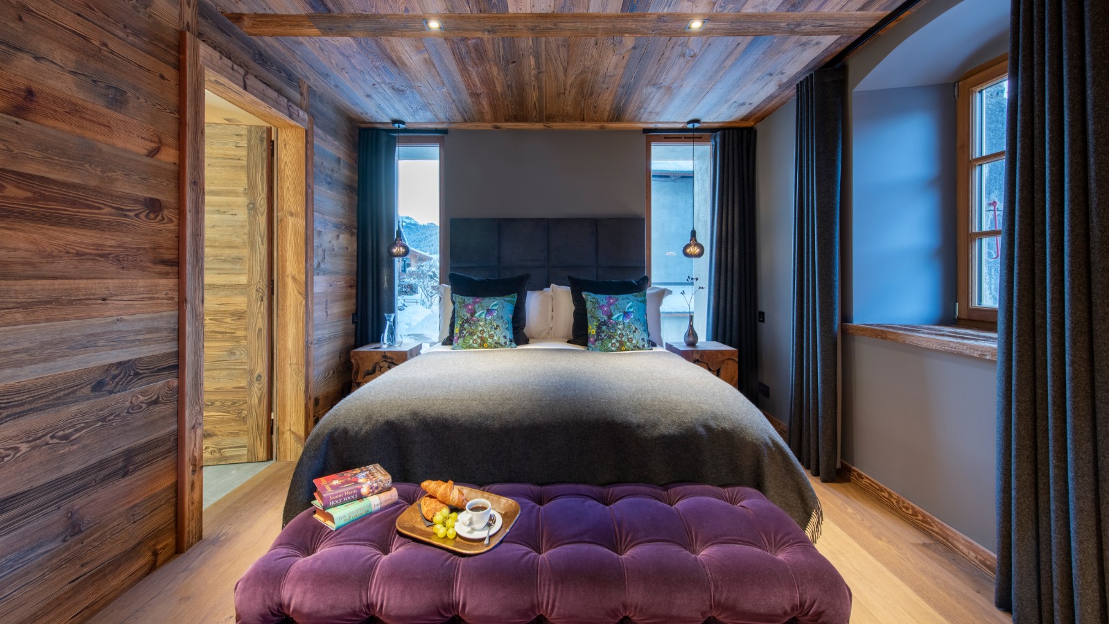 luxury_chalet_morzine_la_maison_oxford_ski_bedroom5.jpg