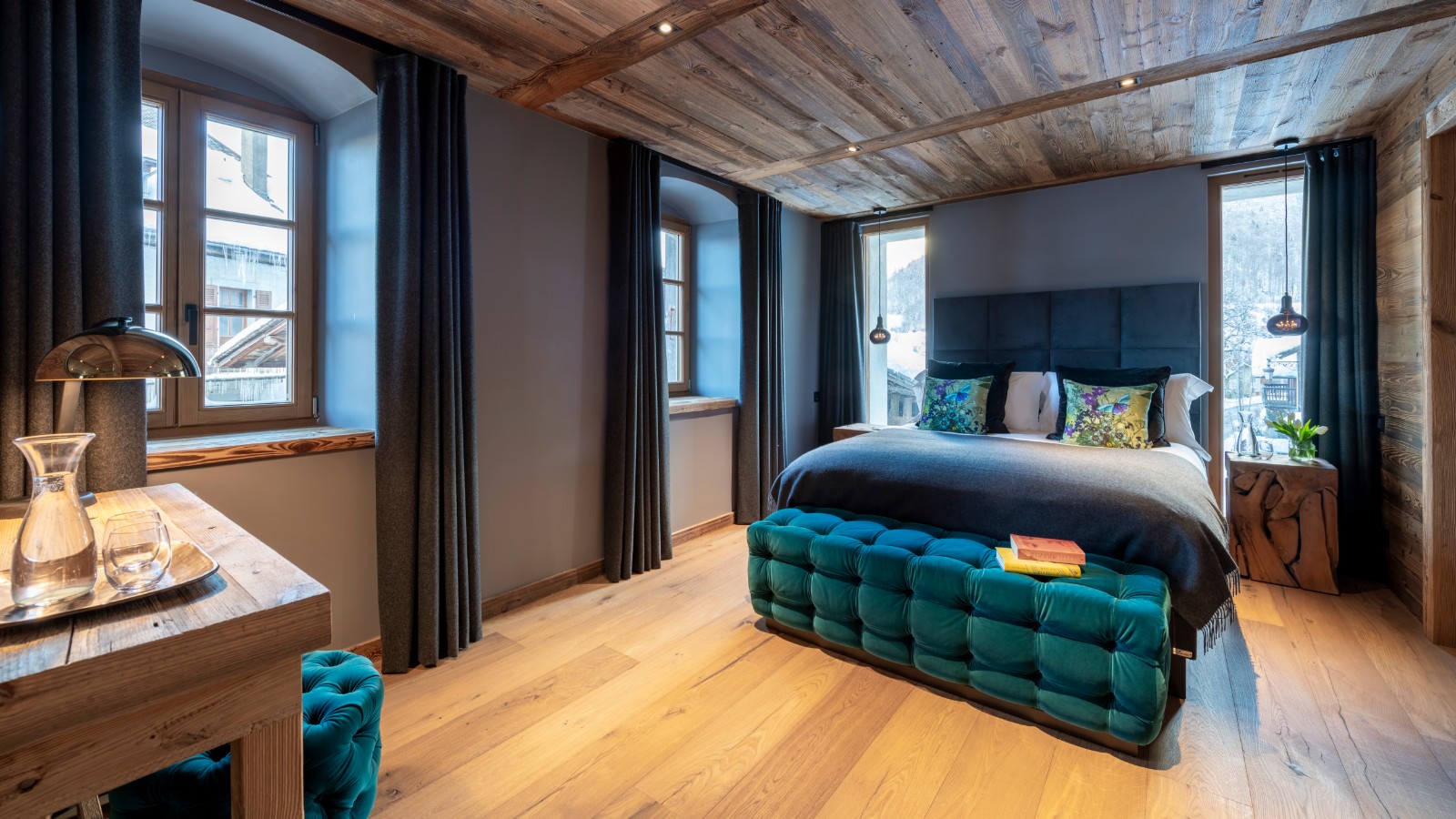 luxury_chalet_morzine_la_maison_oxford_ski_bedroom_8.jpg