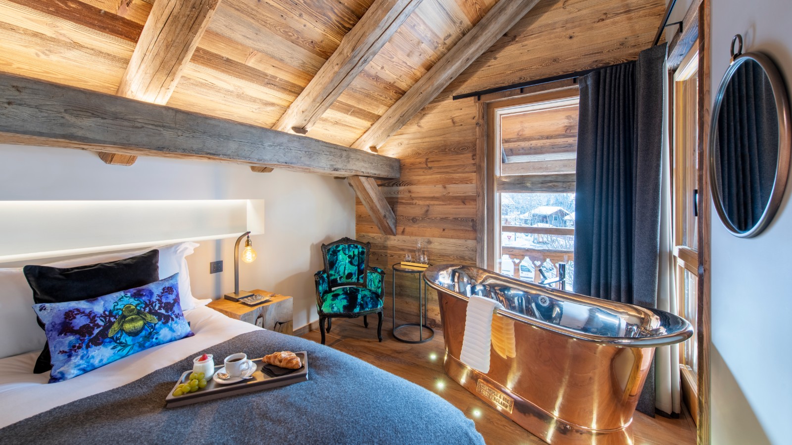 luxury_chalet_morzine_la_maison_oxford_ski_bedroom_2.jpg