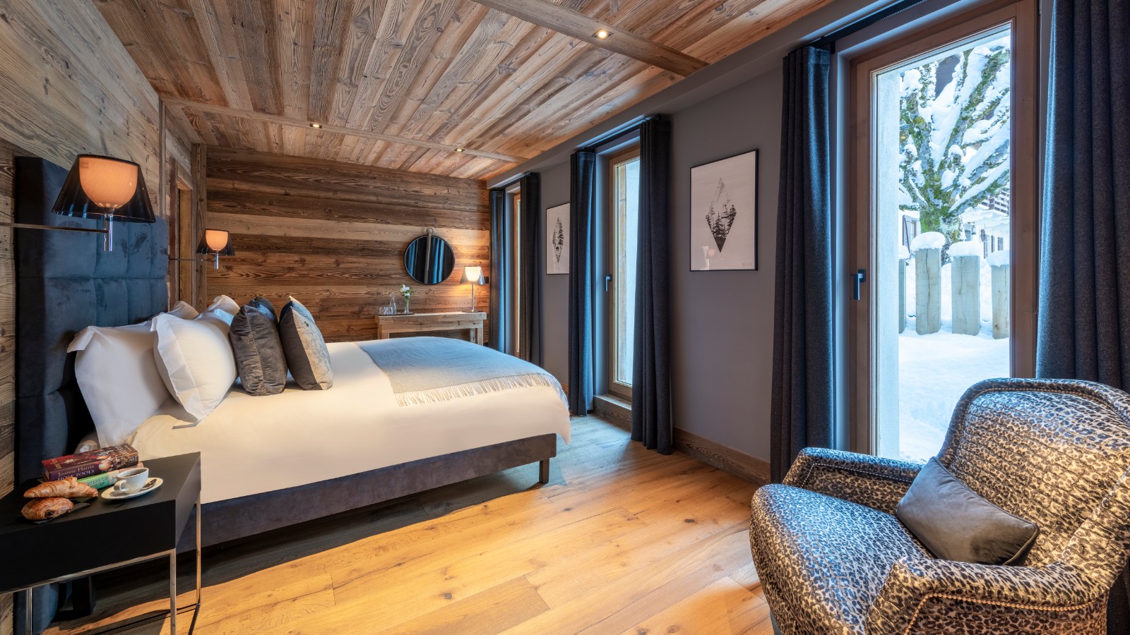 luxury_chalet_morzine_la_maison_oxford_ski_bedroom6.jpg