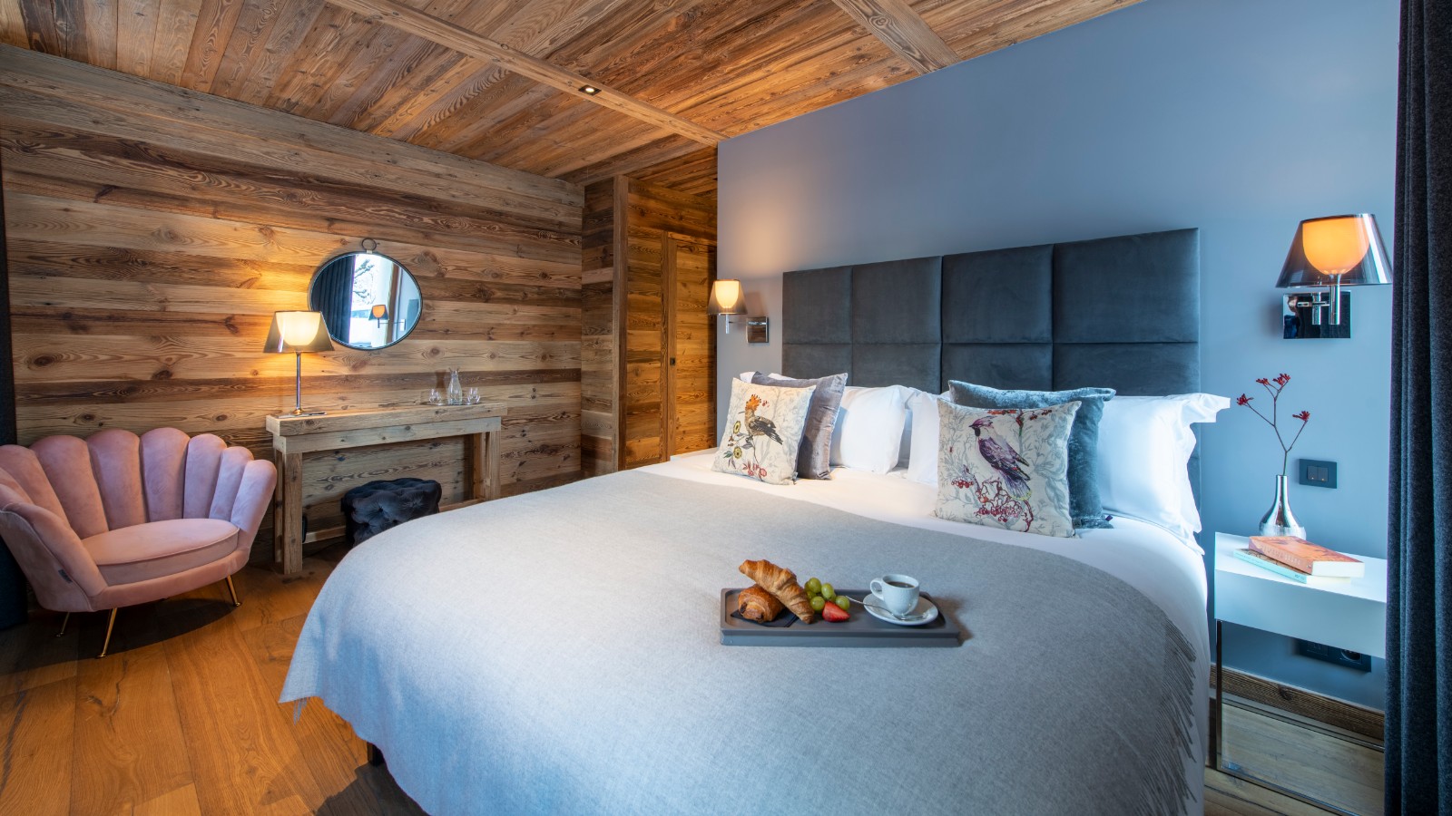 luxury_chalet_morzine_la_maison_oxford_ski_bedroom7.jpg