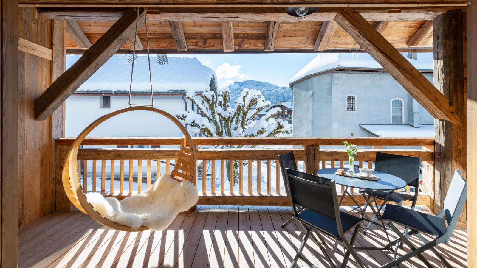 luxury_chalet_morzine_la_maison_oxford_ski_balcon2.jpg