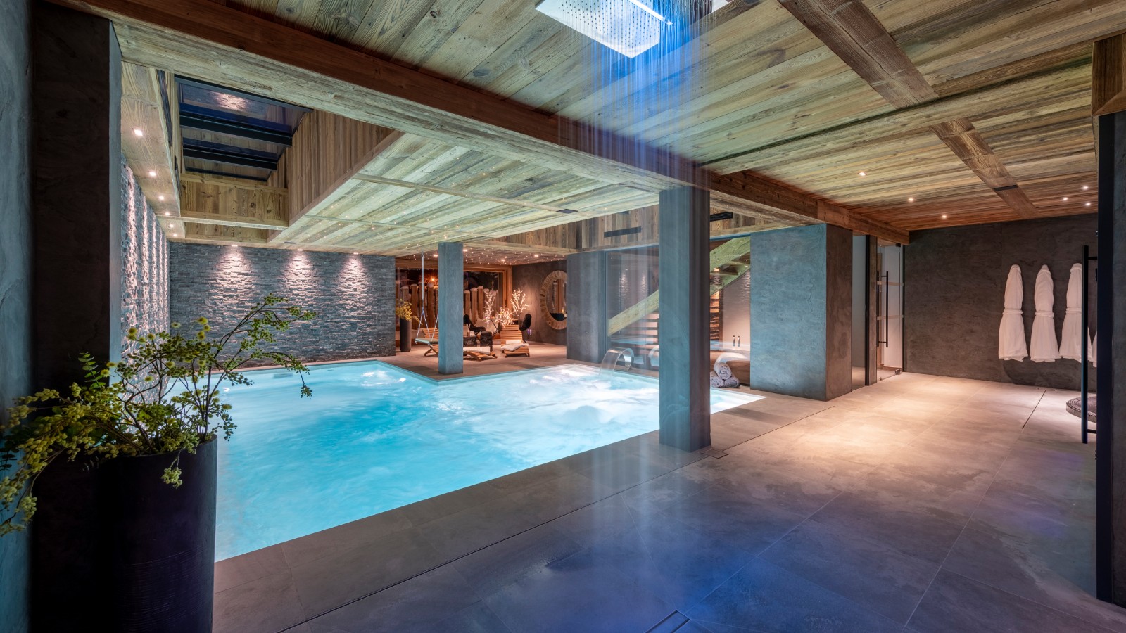 luxury_chalet_morzine_la_maison_oxford_ski_poolshower3.jpg