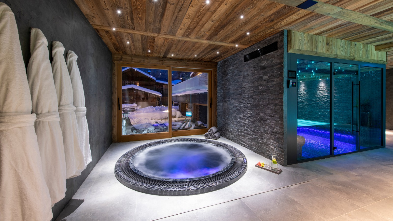 luxury_chalet_morzine_la_maison_oxford_ski_jacuzzi.jpg