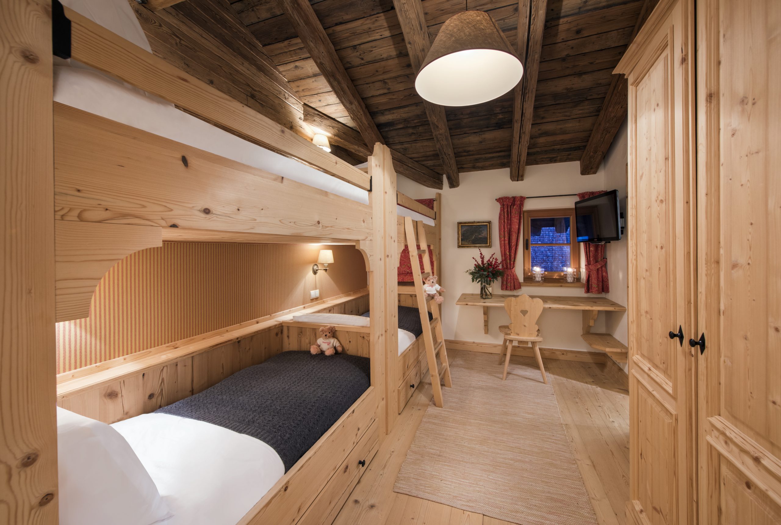luxury_ski_chalet_antoinette_st_anton_oxford_ski_company (6).jpg