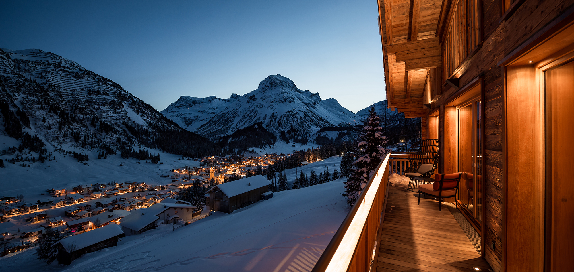 arula_chalet_1_lech_luxury_ski_chalet_balcony_night.jpg