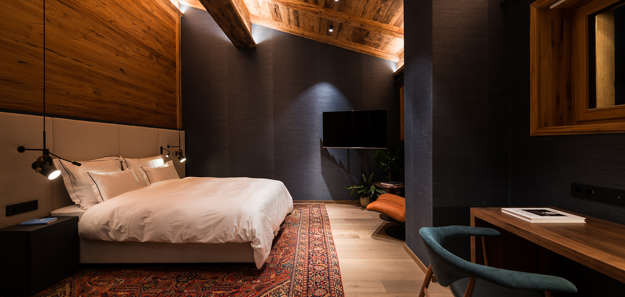 arula_chalet_1_lech_luxury_ski_chalet_bedroom_4.jpg