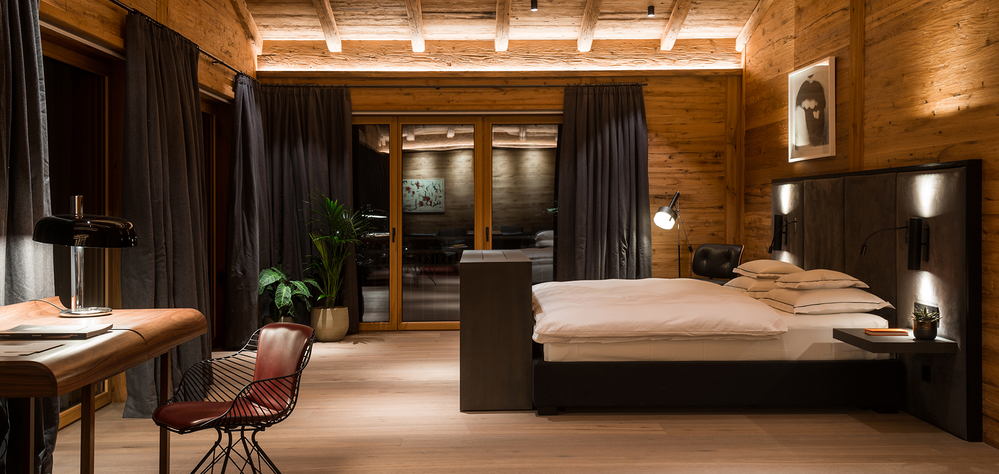 arula_chalet_1_lech_luxury_ski_chalet_bedroom_5.jpg
