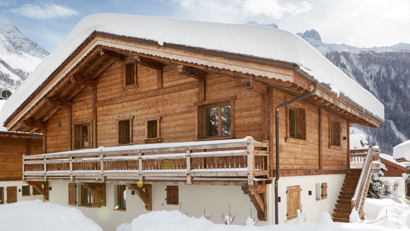 luxury-ski-chalet-chamonix-zenith2-oxford-ski-exterior-front.jpg