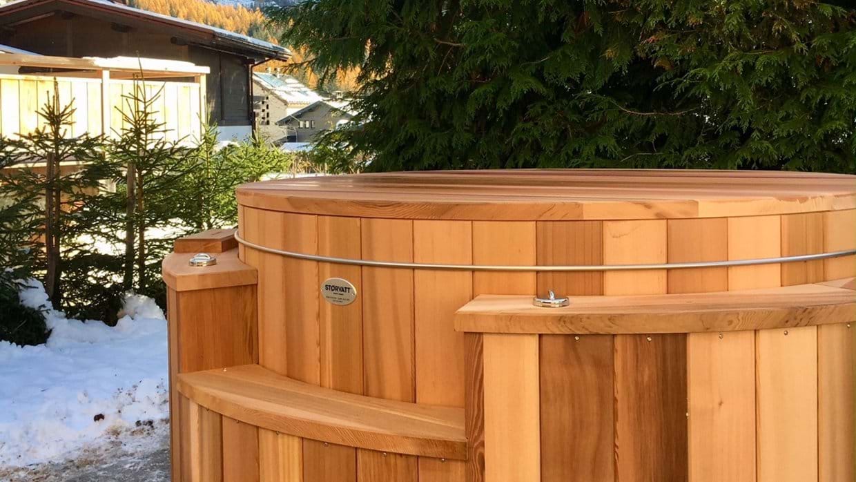 luxury-ski-chalet-chamonix-zenith2-oxford-ski-hot-tub.jpg