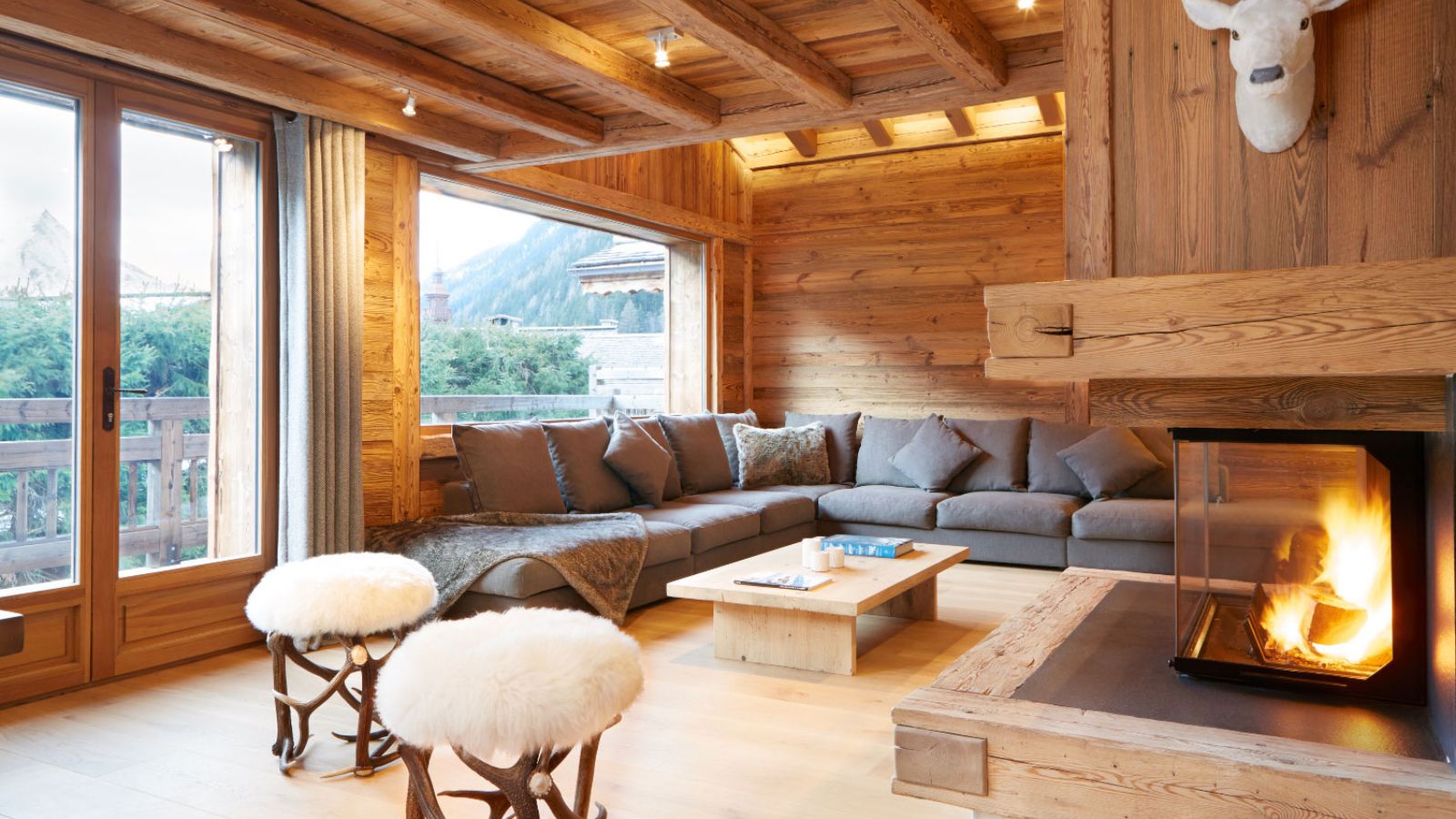 luxury-ski-chalet-chamonix-zenith2-oxford-ski-lounge (2).jpg
