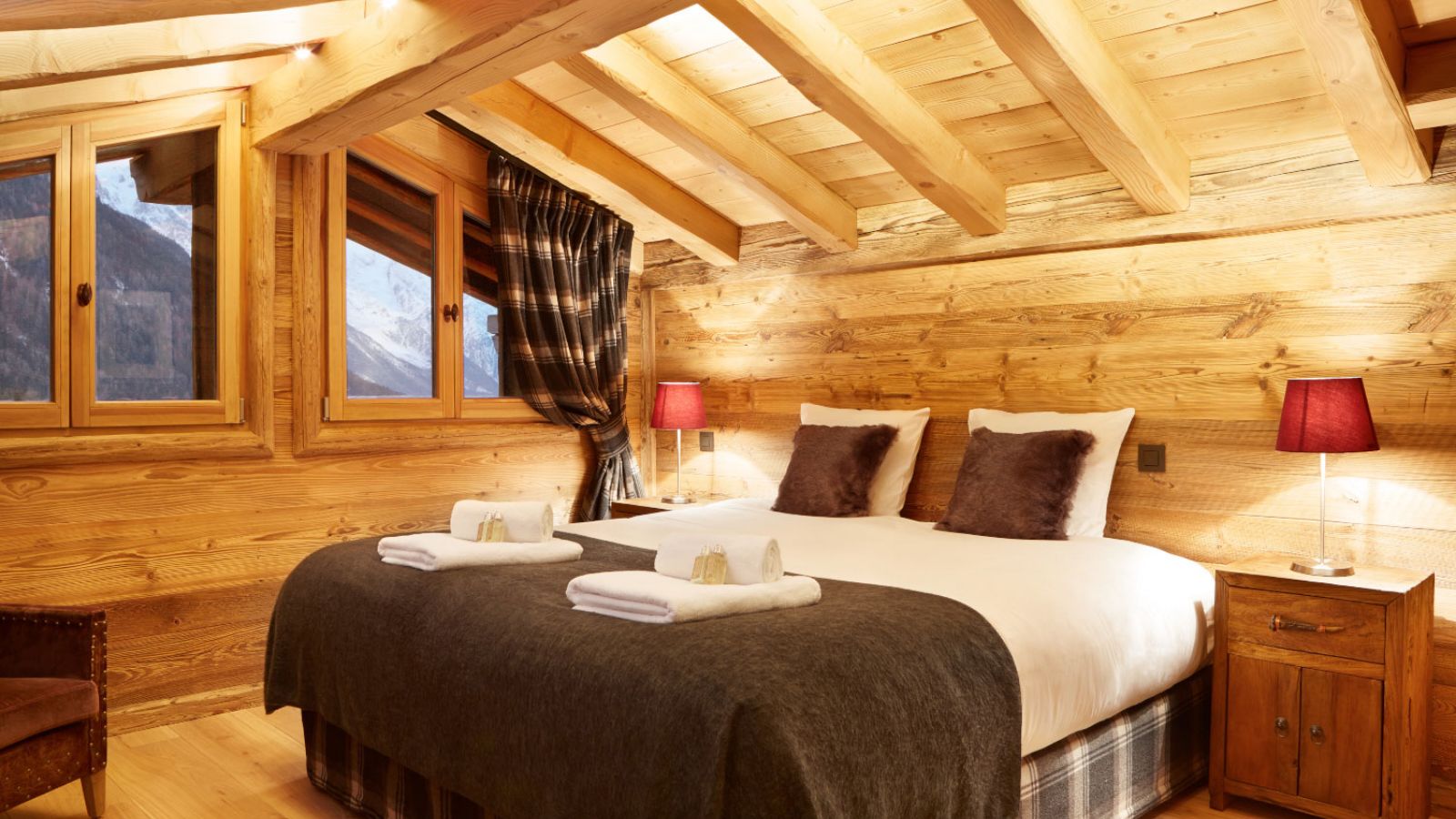 luxury-ski-chalet-chamonix-zenith2-oxford-ski-master-bedroom.jpg
