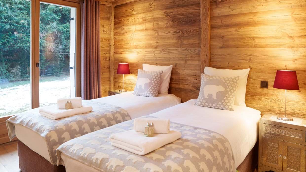 luxury-ski-chalet-chamonix-zenith2-oxford-ski-bedroom2.jpg