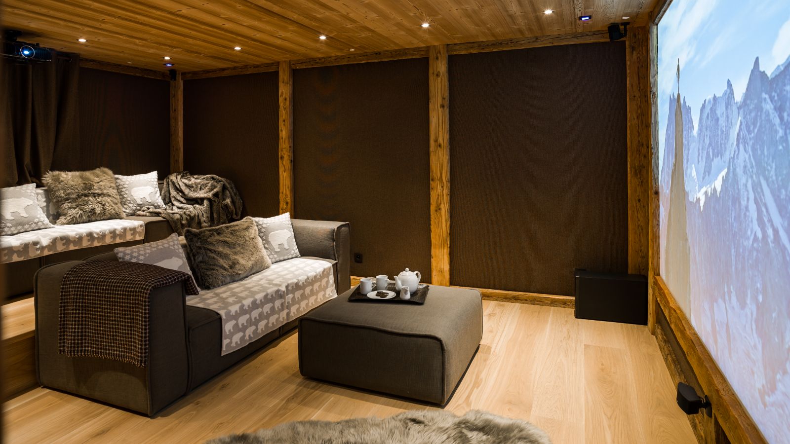 luxury-ski-chalet-chamonix-zenith2-oxford-ski-cinema.jpg