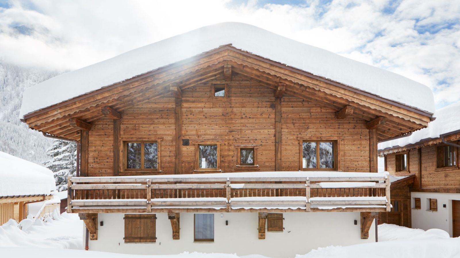 luxury-ski-chalet-chamonix-zenith2-oxford-ski-exterior-back.jpg