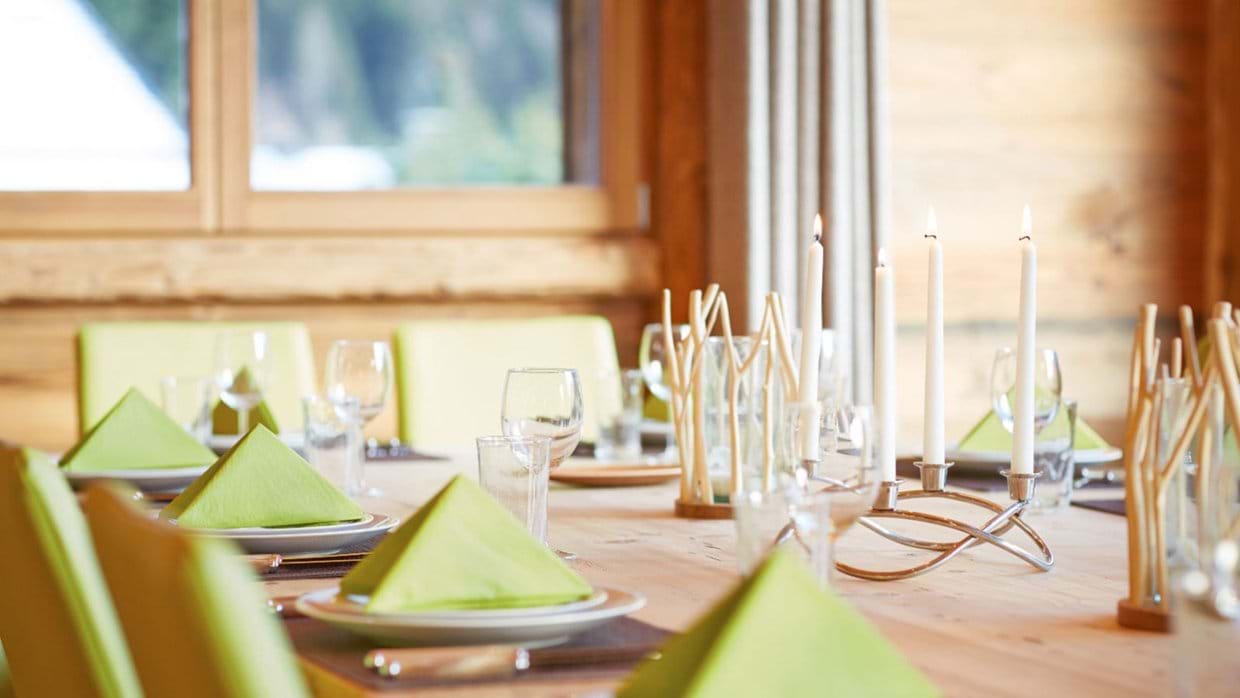 luxury-ski-chalet-chamonix-zenith2-oxford-ski-dining.jpg