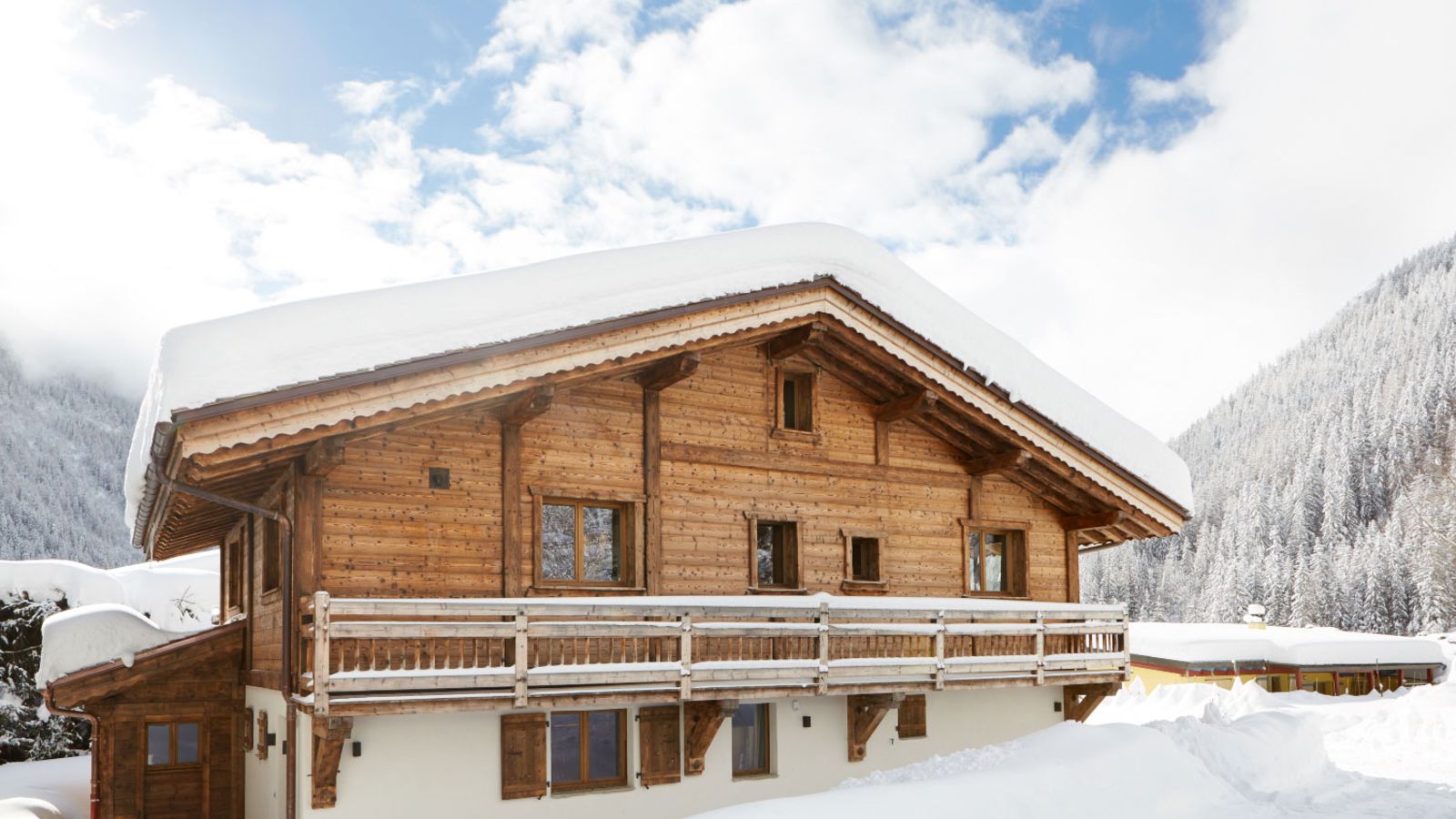 luxury-ski-chalet-chamonix-zenith2-oxford-ski-exterior.jpg