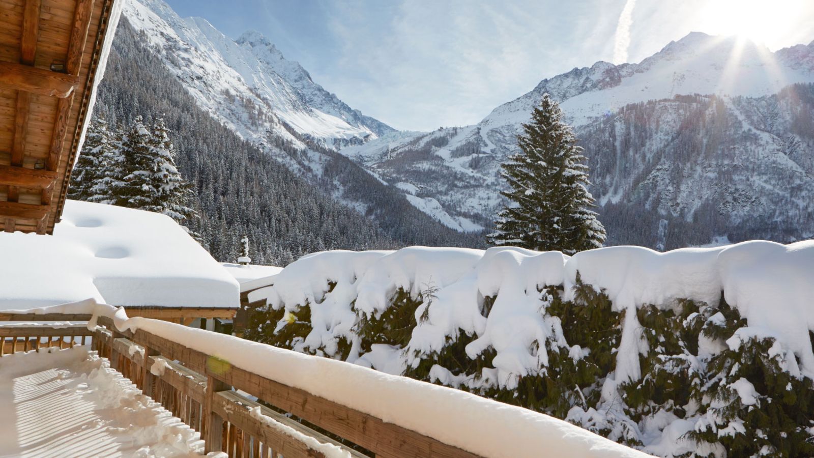 luxury-ski-chalet-chamonix-zenith2-oxford-ski-balcony.jpg