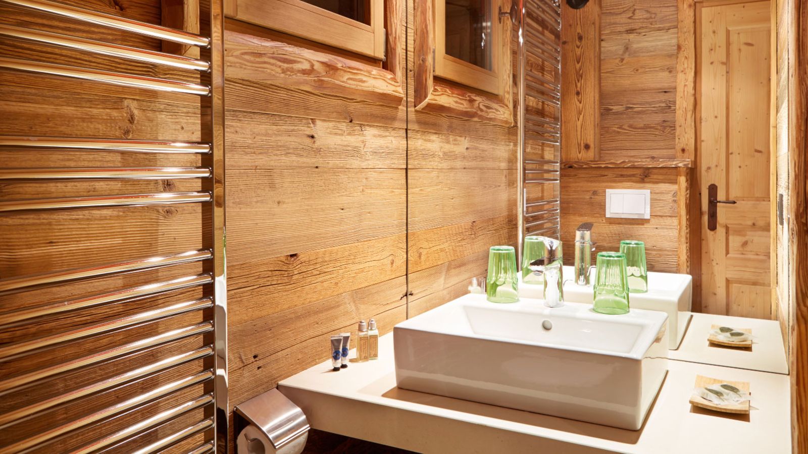 luxury-ski-chalet-chamonix-zenith2-oxford-ski-bathroom5.jpg