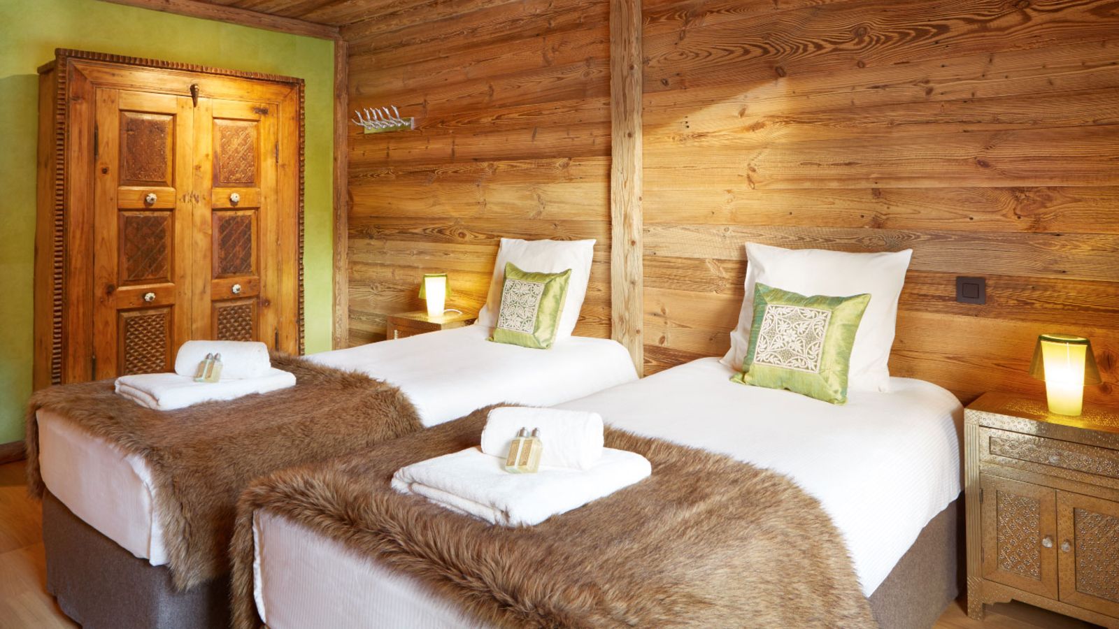 luxury-ski-chalet-chamonix-zenith2-oxford-ski-bedroom6.jpg