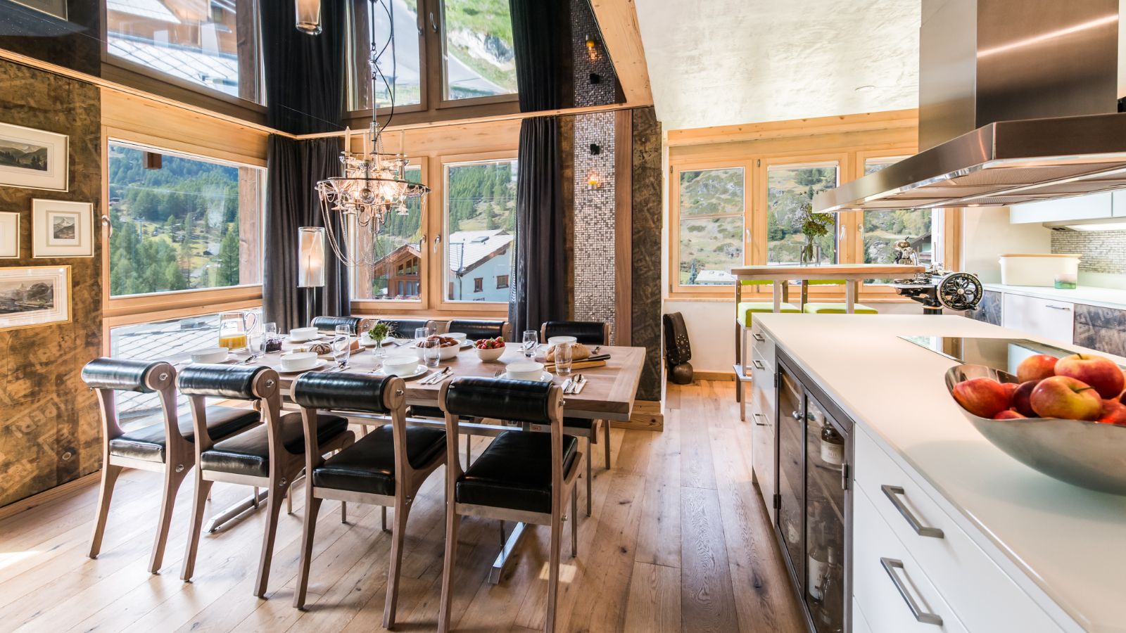 Luxury-Ski-Chalet-Zermatt-Schluhmatt-Oxford-Ski-dining (4).jpg