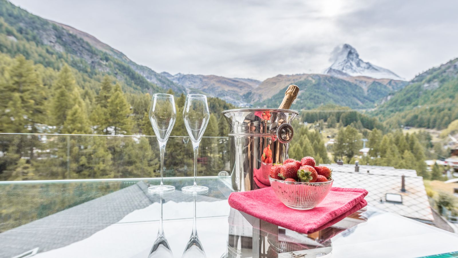 Luxury-Ski-Chalet-Zermatt-Schluhmatt-Oxford-Ski-balcony (2).jpg