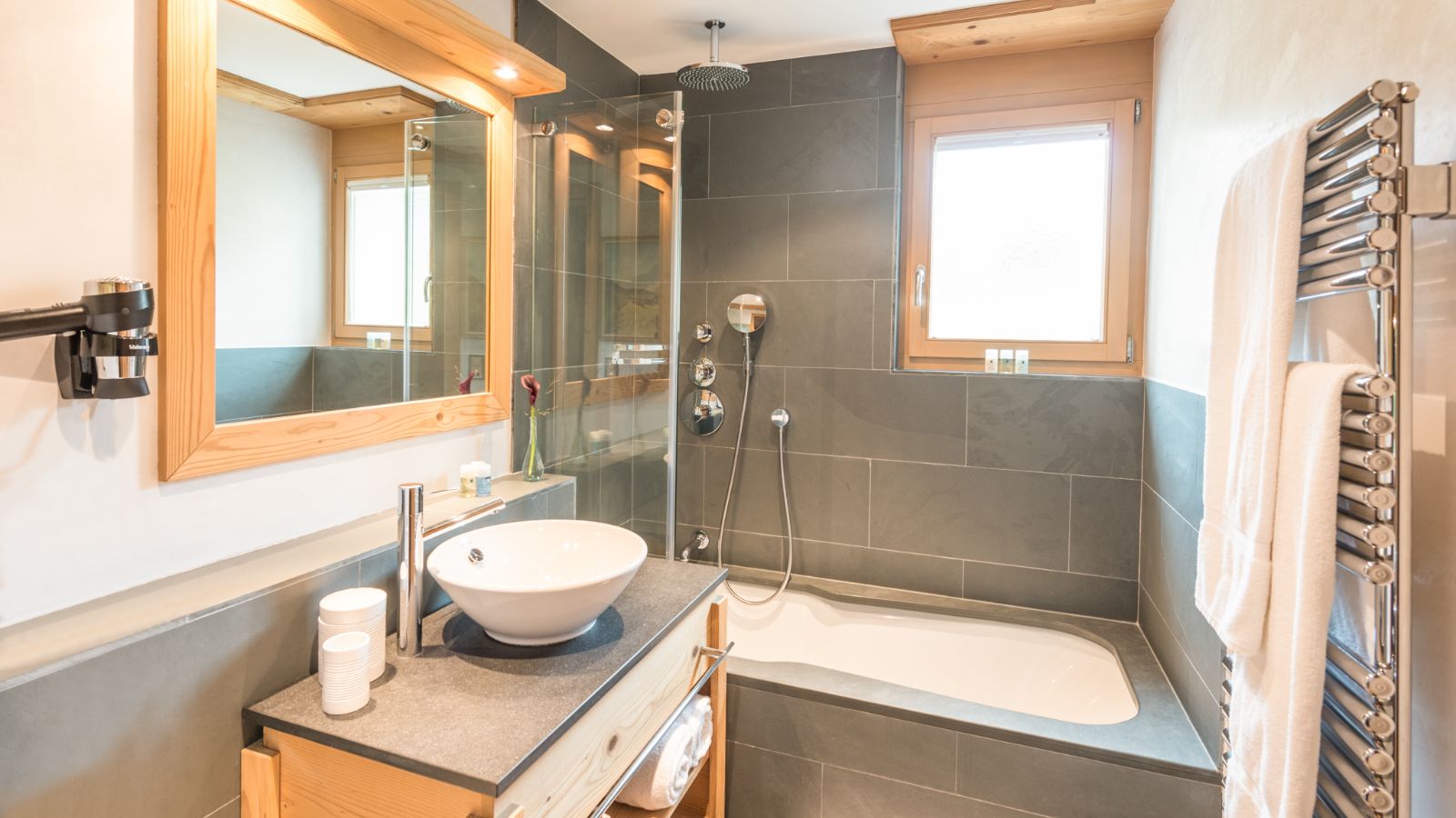 Luxury-Ski-Chalet-Zermatt-Schluhmatt-Oxford-Ski-bathroom (1).jpg