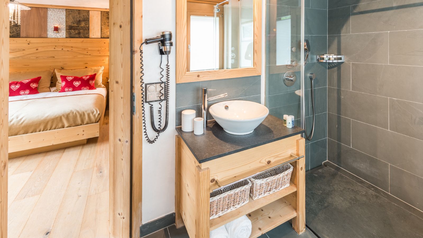 Luxury-Ski-Chalet-Zermatt-Schluhmatt-Oxford-Ski-bathroom (3).jpg