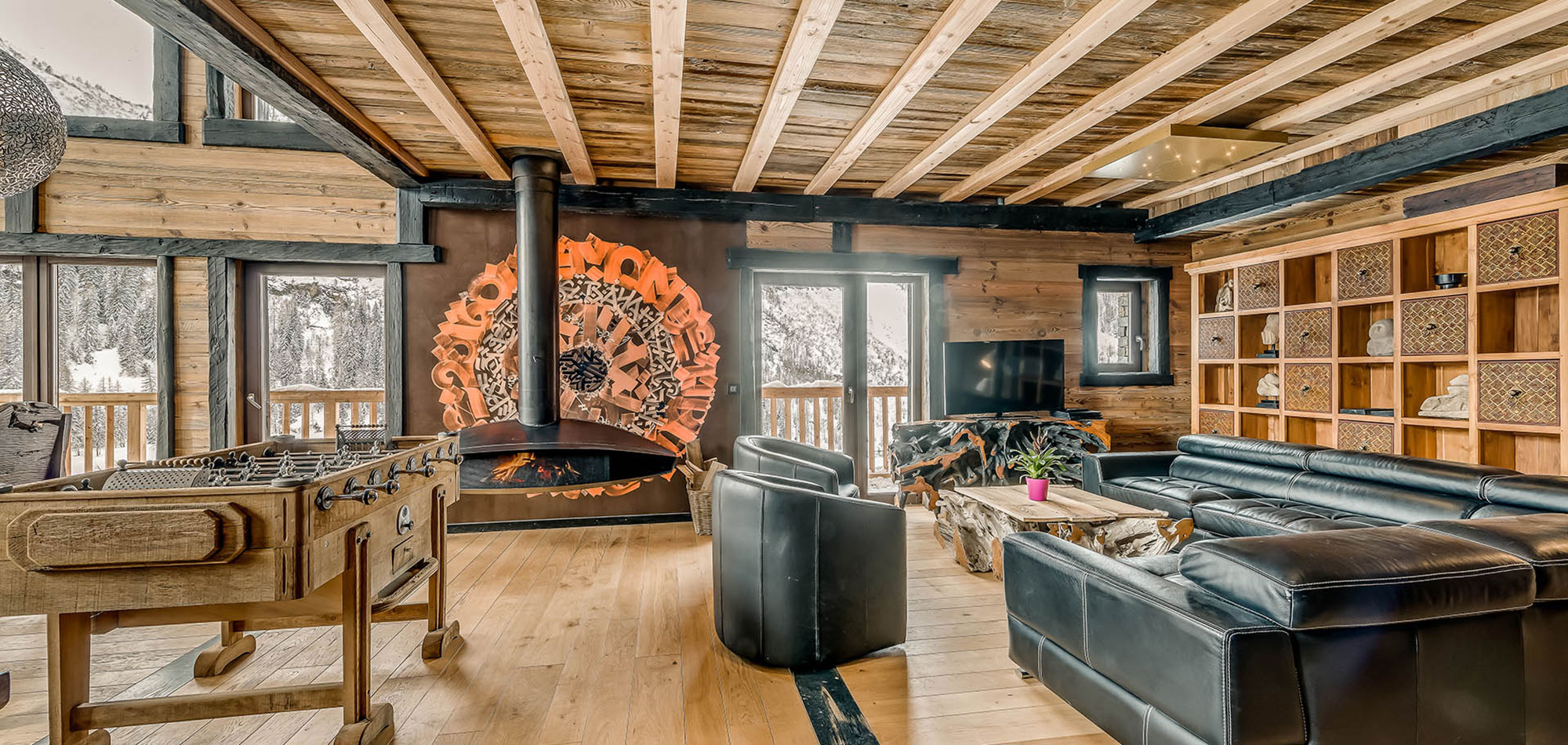 luxury_ski_chalet_ubud_tignes_oxford_ski_luxury_ski_entertainment_area.jpg