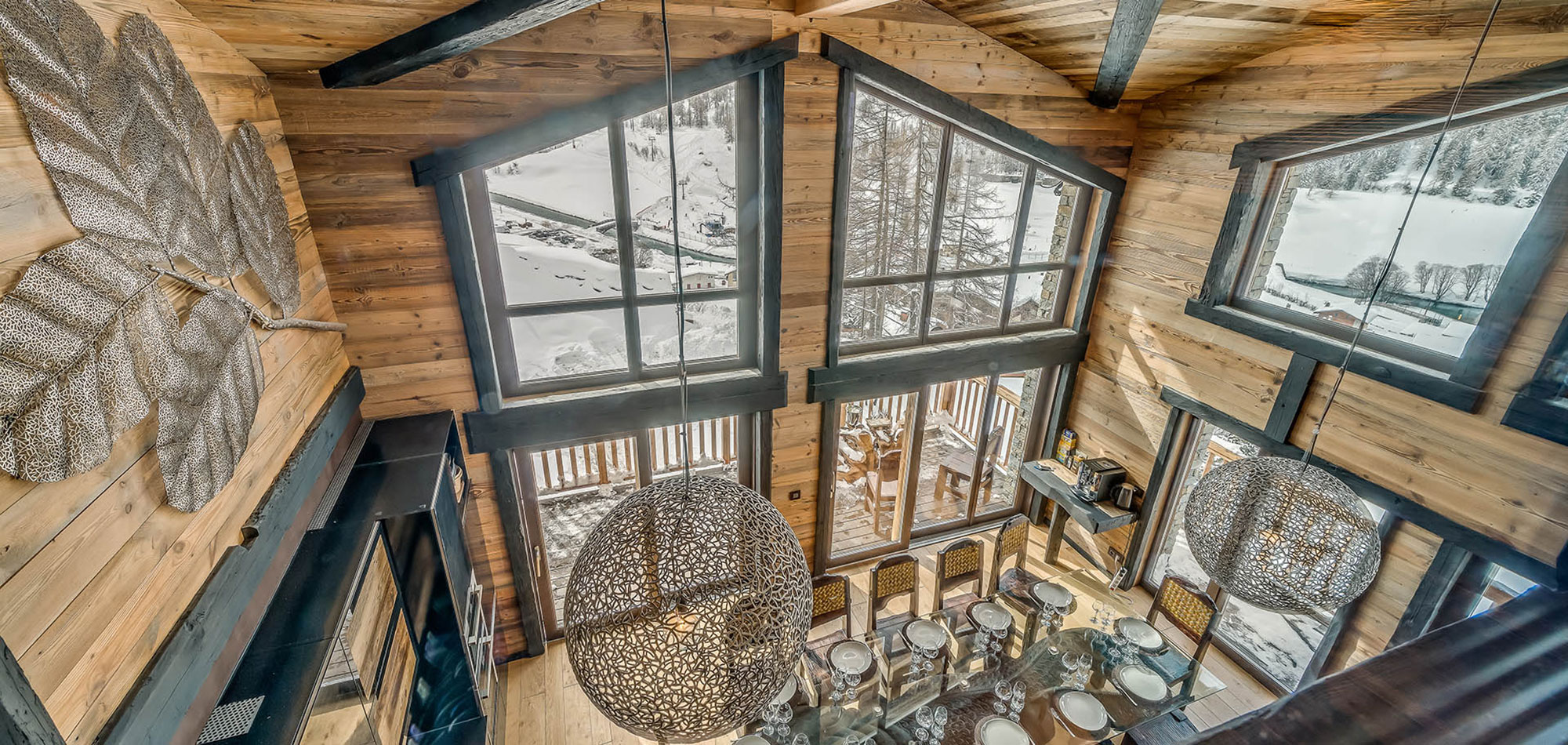 luxury_ski_chalet_ubud_tignes_oxford_ski_luxury_ski_living_mezzanine_vie.jpg